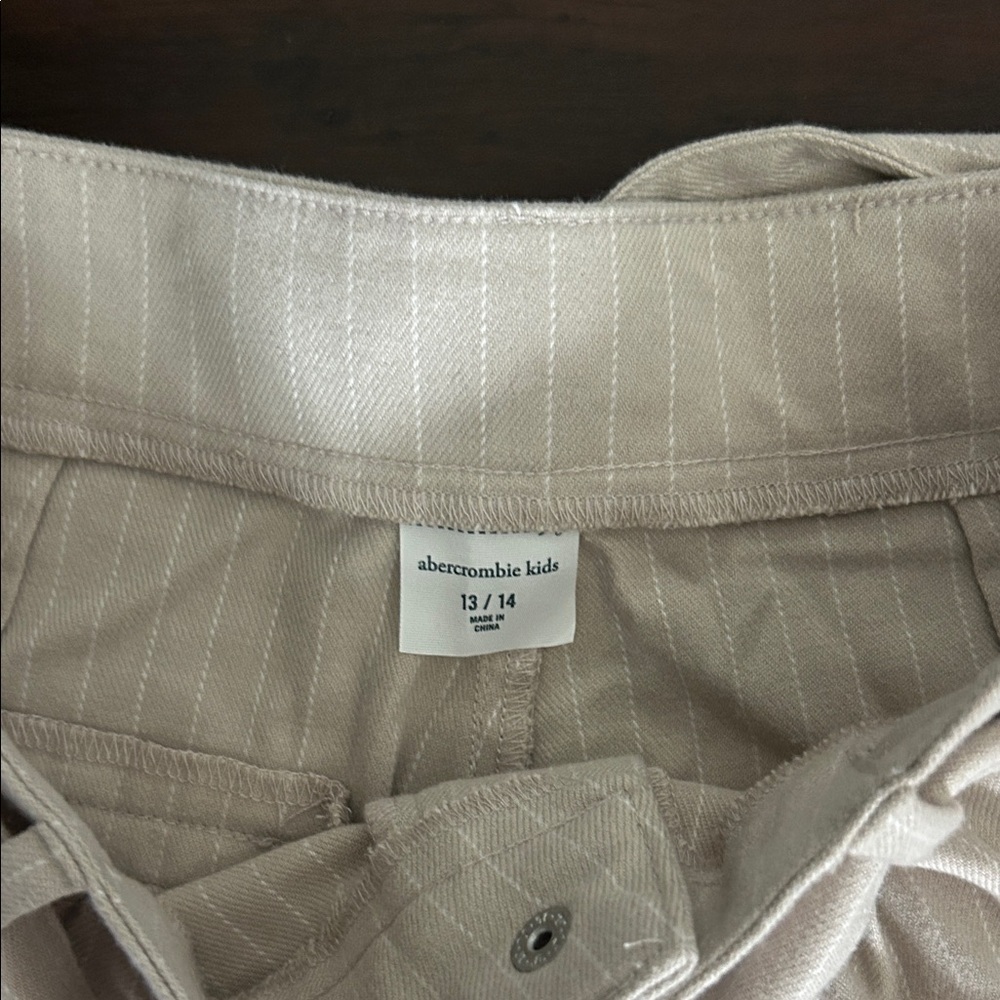 NWT Abercrombie & Fitch Girls slacks pants tan with pin stripe & belt 13/14 - Picture 4 of 8